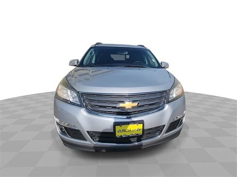 Used 2017 Chevrolet Traverse LT image 3