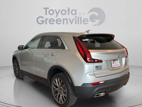 Used 2021 Cadillac XT4 Luxury w/ Cold Weather Package FWD image 4