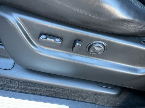 Used 2011 Cadillac Escalade Luxury image 13