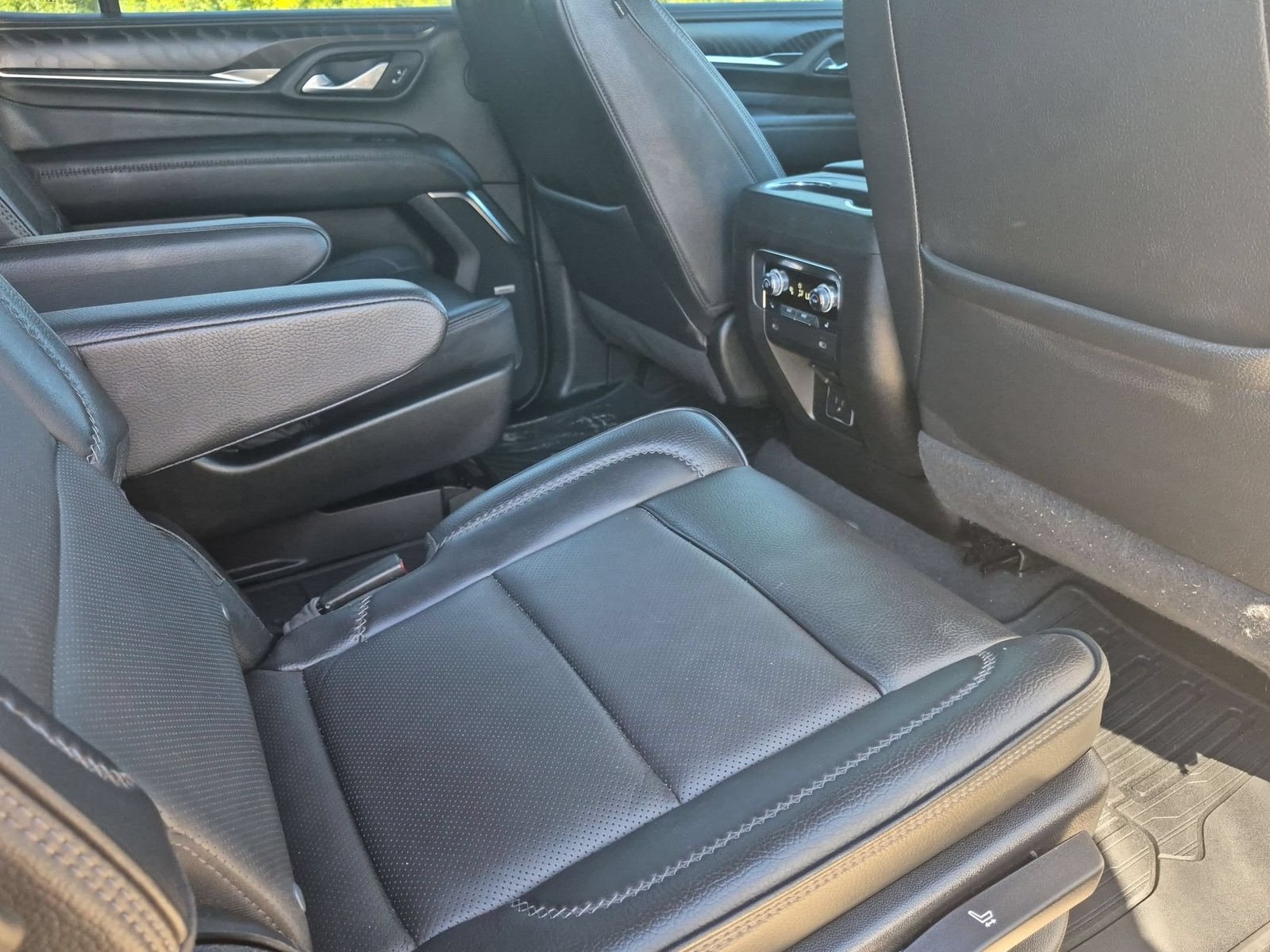 Used 2023 GMC Yukon Denali AWD/4WD image 31