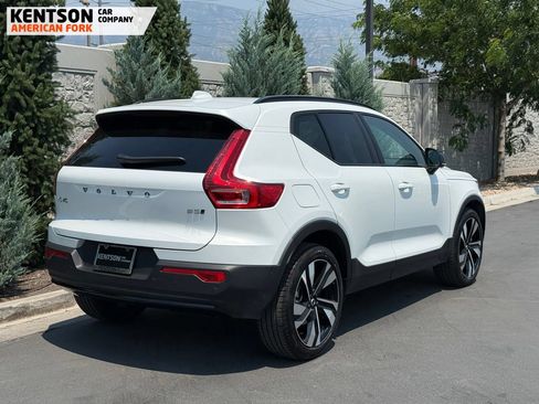 Used 2025 Volvo XC40 B5 Plus AWD/4WD image 8