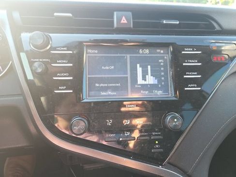 Used 2020 Toyota Camry SE FWD image 8