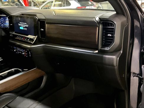 Used 2022 Chevrolet Silverado 1500 High Country w/ High Country Premium Package image 13