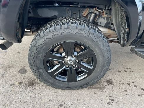 Used 2018 Toyota Tacoma Limited image 10