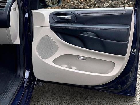 Used 2017 Dodge Grand Caravan SE w/ Power Window Group image 19