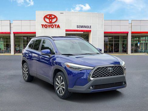 Used 2022 Toyota Corolla Cross XLE FWD image 2