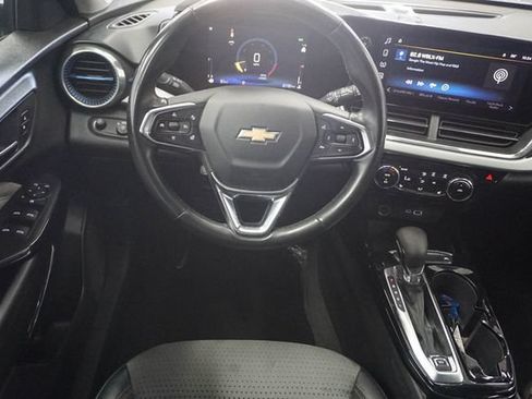 Used 2025 Chevrolet Trax LT w/ Driver Confidence Package FWD image 10