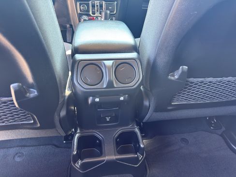 Used 2024 Jeep Wrangler Unlimited Rubicon w/ Technology Group AWD/4WD image 32