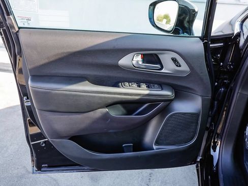 New 2027 Chrysler Pacifica Select FWD image 25