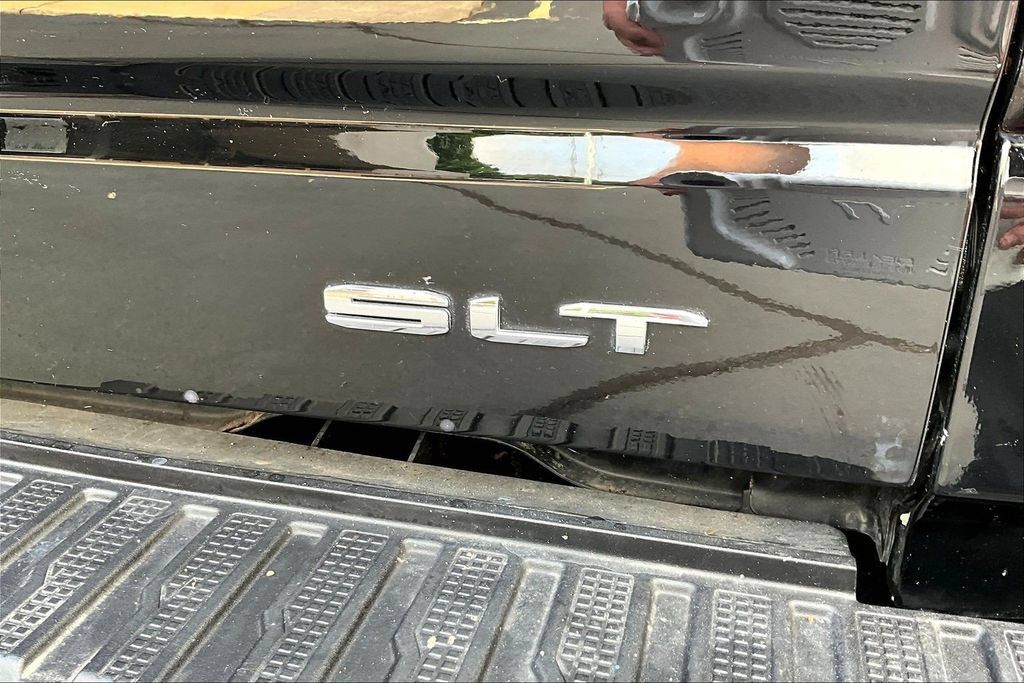Used 2025 GMC Sierra 1500 SLT AWD/4WD image 22