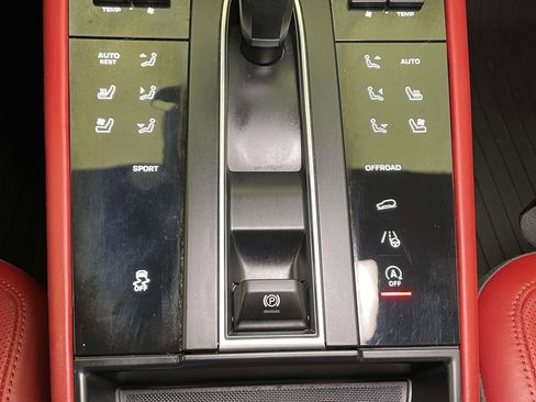 Used 2023 Porsche Macan image 34