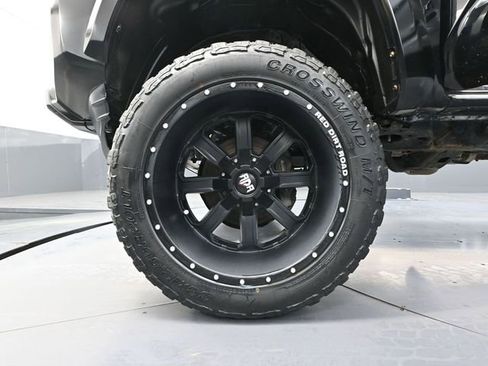 Used 2017 Toyota Tacoma TRD Sport w/ Tow Package image 17