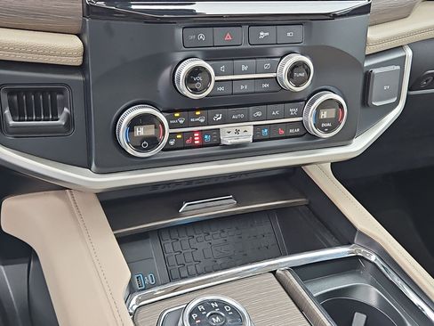 Used 2024 Ford Expedition Max Limited image 26