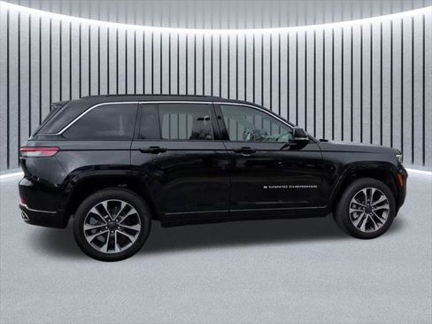 Certified 2024 Jeep Grand Cherokee Overland w/ Luxury Tech Group IV AWD/4WD image 5