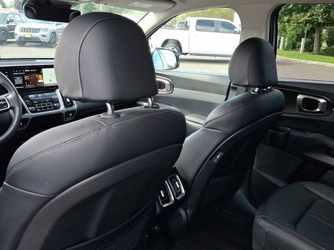 Used 2023 Kia Sorento EX image 21