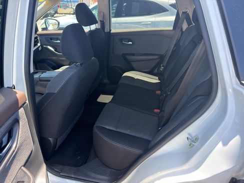 Used 2023 Nissan Rogue SV FWD image 9