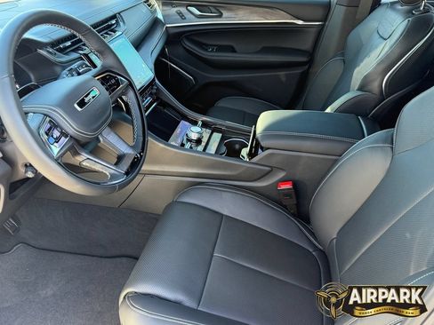 New 2025 Jeep Grand Cherokee Overland w/ Adv Protech Group III AWD/4WD image 12