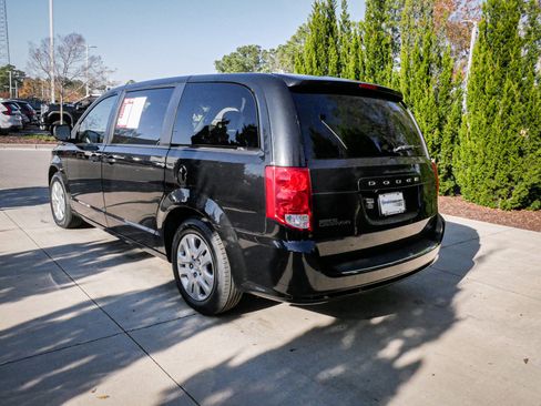 Used 2019 Dodge Grand Caravan SE w/ UConnect Hands-Free Group image 8
