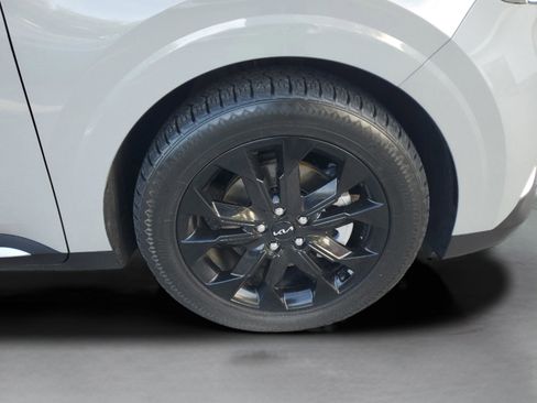 Certified 2023 Kia Carnival SX Prestige image 6