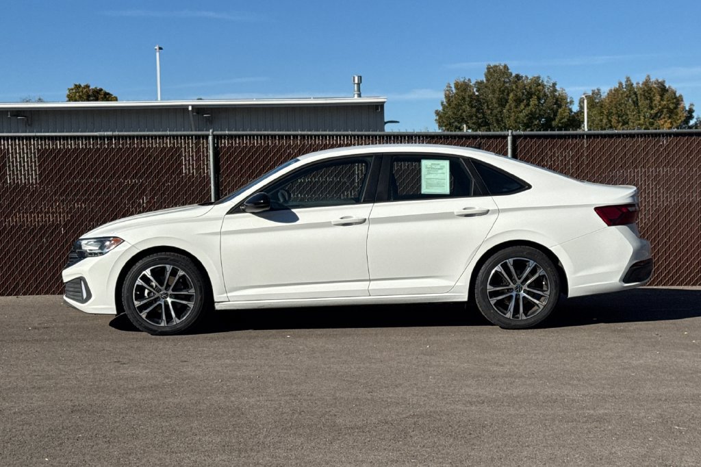 Used 2022 Volkswagen Jetta Sport FWD image 10