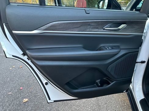 New 2025 Jeep Grand Cherokee L Limited w/ Luxury Tech Group II image 27