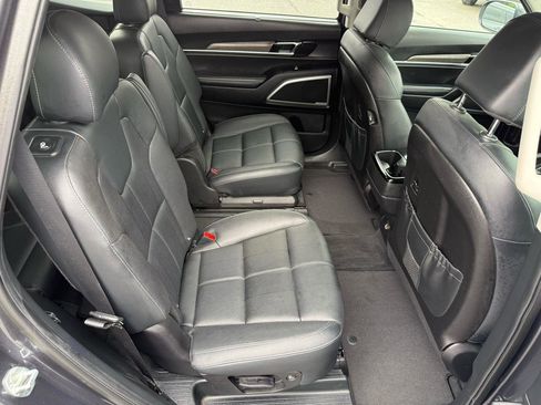 Used 2022 Kia Telluride EX w/ EX Premium Package AWD/4WD image 21
