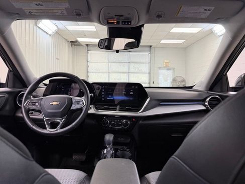 Used 2025 Chevrolet Trax LT w/ Driver Confidence Package FWD image 22