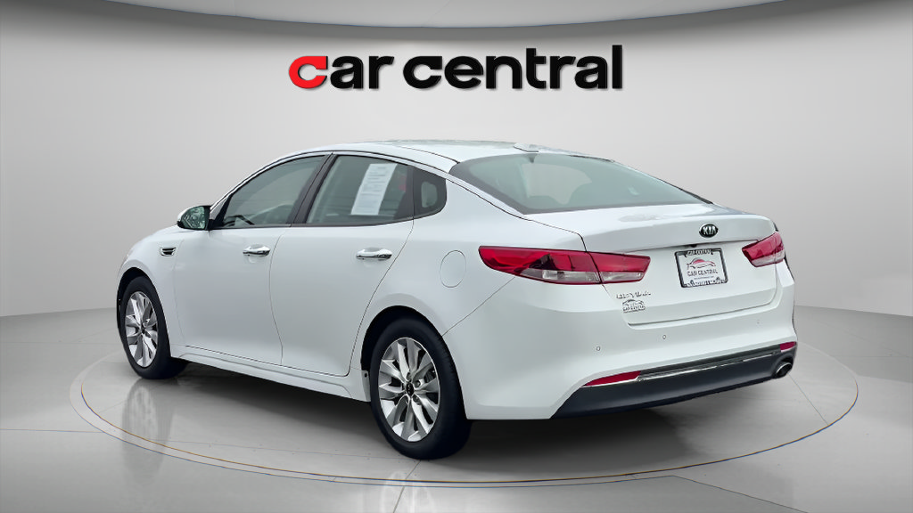 Used 2018 Kia Optima LX w/ 17" Alloy Wheels Package FWD image 3