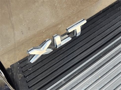 Used 2021 Ford Expedition XLT image 12