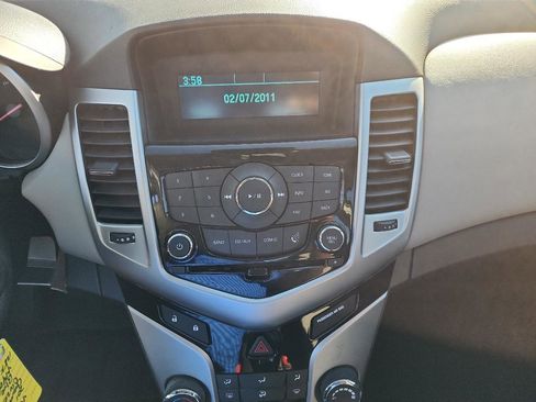 Used 2014 Chevrolet Cruze LS image 17