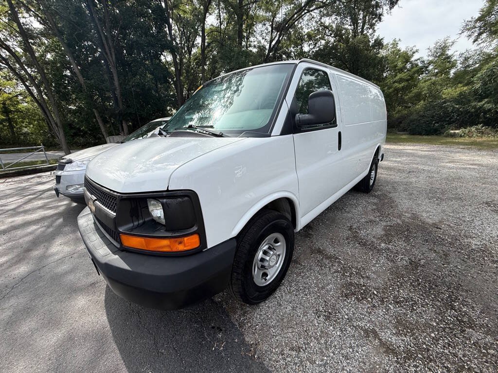 Used 2016 Chevrolet Express 2500 RWD image 3