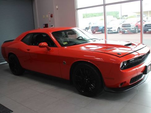 Used 2022 Dodge Challenger R/T Scat Pack w/ Driver Convenience Group RWD image 1