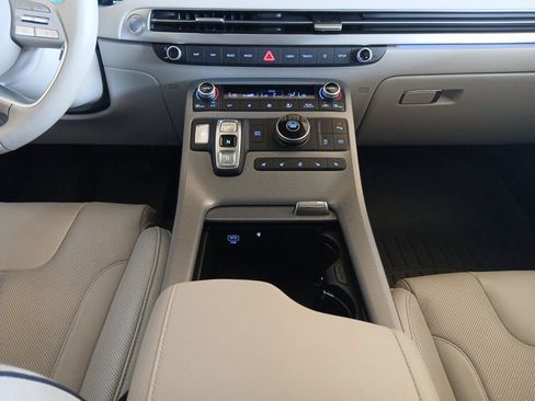 Used 2024 Hyundai Palisade Limited FWD image 11
