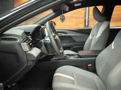 Used 2025 Toyota Camry SE image 8