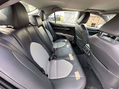 Used 2020 Toyota Camry XLE w/ Sunroof Package FWD image 29