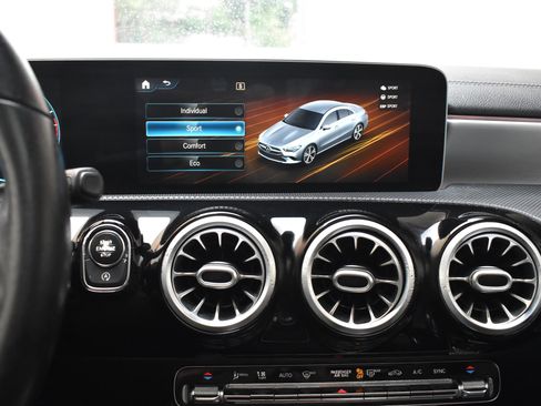 Used 2020 Mercedes-Benz CLA 250 4MATIC image 31