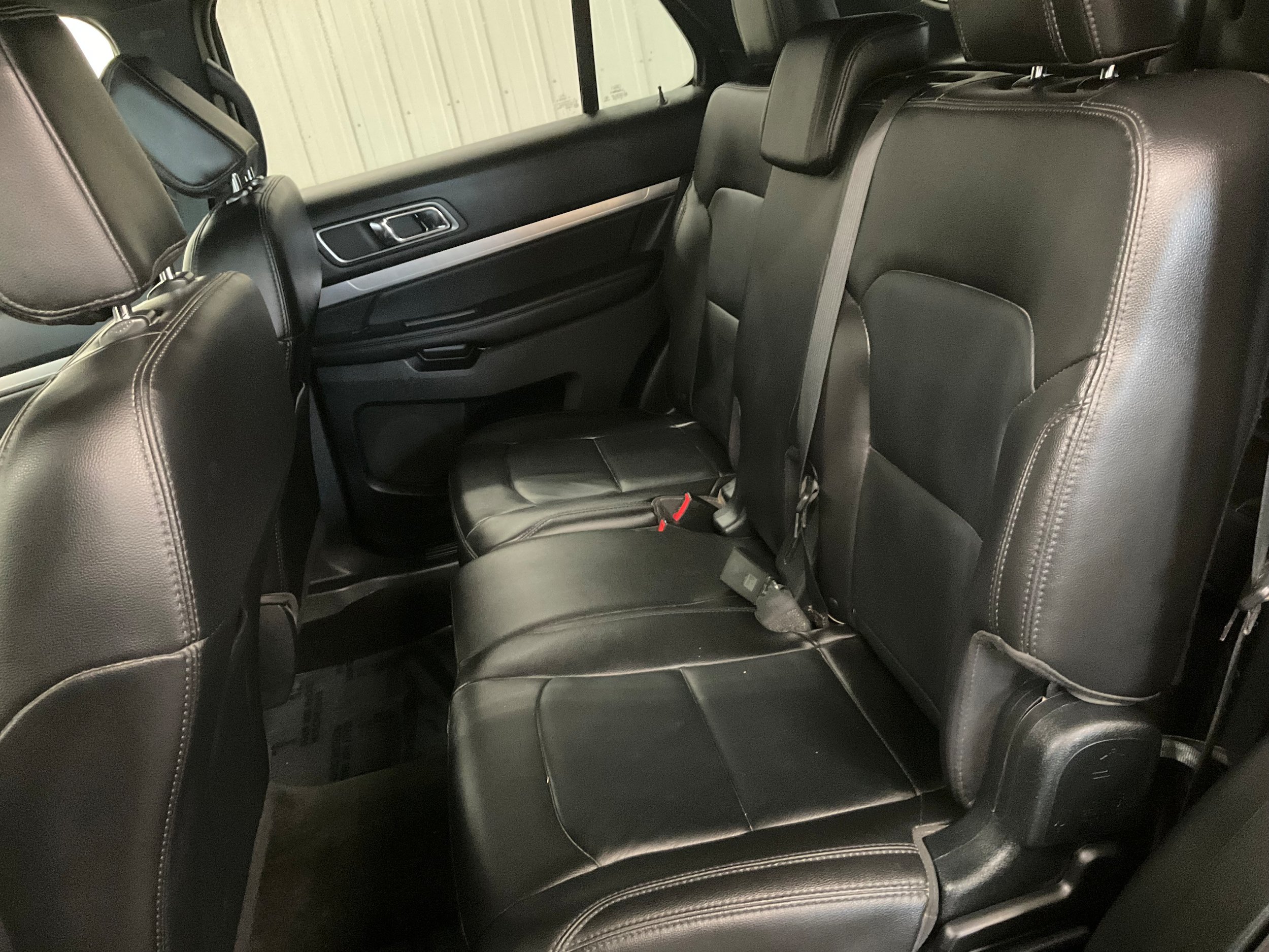 Used 2018 Ford Explorer XLT w/ Equipment Group 202A AWD/4WD image 18