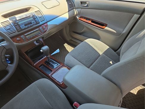 Used 2005 Toyota Camry FWD image 12