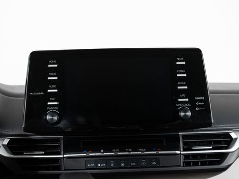 Used 2022 Toyota Sienna LE image 35