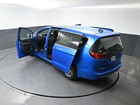New 2027 Chrysler Pacifica Select FWD image 50