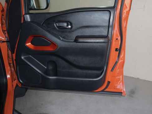 Used 2025 Nissan Frontier PRO-4X AWD/4WD image 42