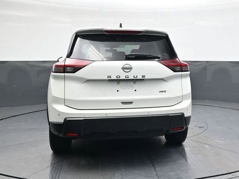 Used 2024 Nissan Rogue S image 6