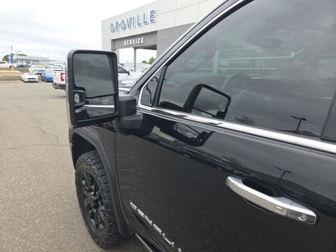 Used 2021 GMC Sierra 2500 Denali w/ Denali Black Diamond Edition image 10