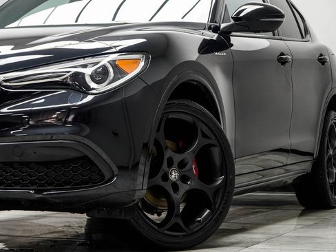 Used 2023 Alfa Romeo Stelvio Veloce AWD/4WD image 3
