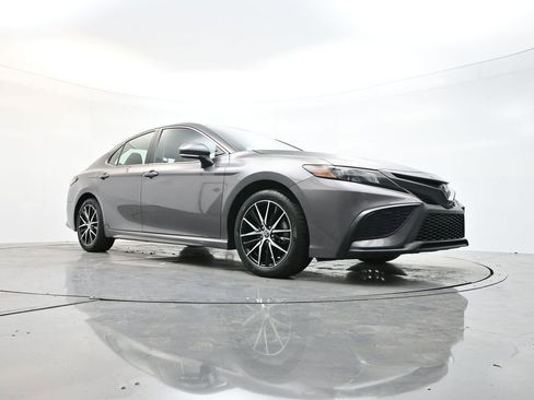 Used 2024 Toyota Camry SE image 29