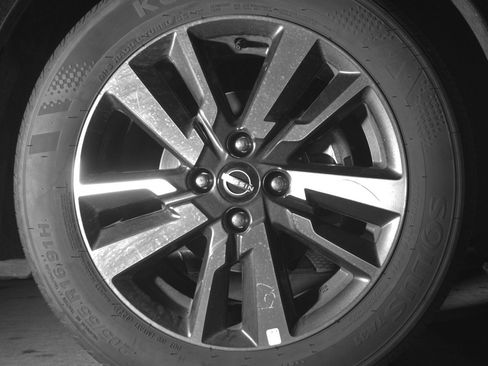 Used 2025 Nissan Versa SV image 13