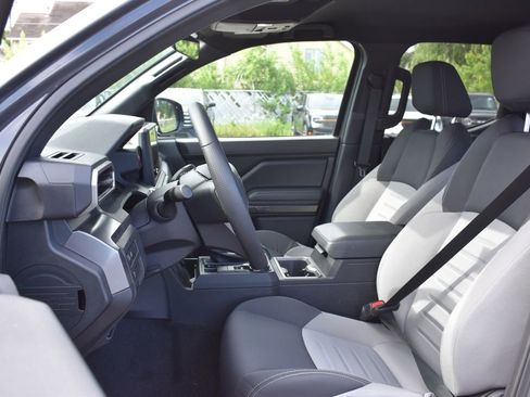 Used 2025 Toyota Tacoma TRD Sport AWD/4WD image 5