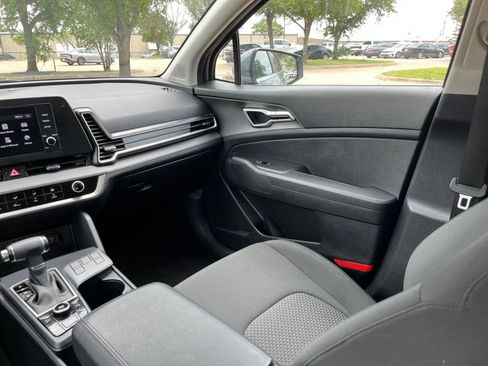 Used 2025 Kia Sportage LX FWD image 38