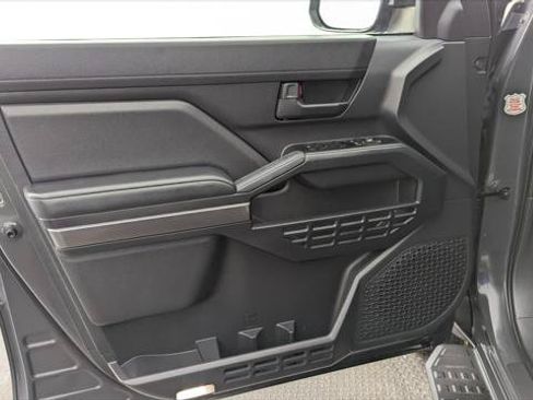 Used 2025 Toyota 4Runner SR5 AWD/4WD image 13