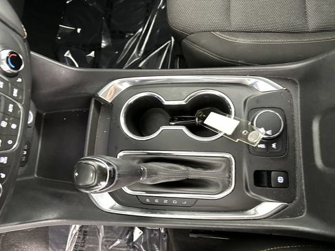 Used 2020 Chevrolet Traverse LT FWD image 13